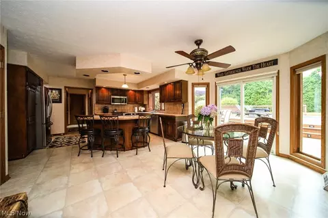 34160 Beacon Dr, Willoughby, OH 44094 photo 6