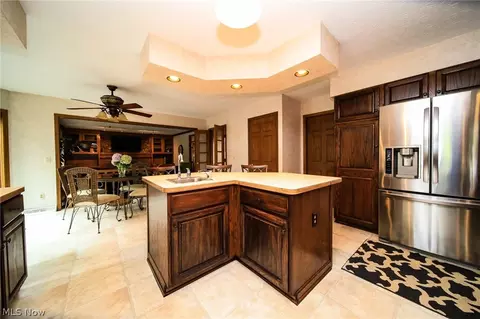34160 Beacon Dr, Willoughby, OH 44094 photo 8