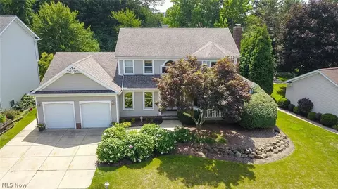 34160 Beacon Dr, Willoughby, OH 44094 photo 1