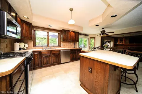 34160 Beacon Dr, Willoughby, OH 44094 photo 7