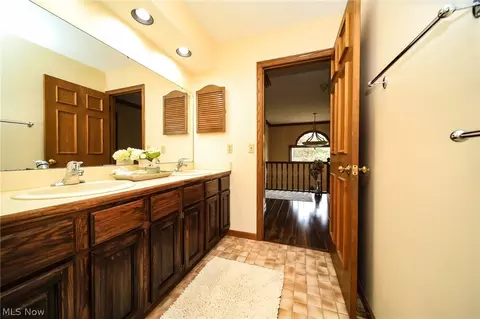 34160 Beacon Dr, Willoughby, OH 44094 photo 24