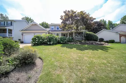 34160 Beacon Dr, Willoughby, OH 44094 photo 2