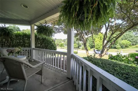 34160 Beacon Dr, Willoughby, OH 44094 photo 4