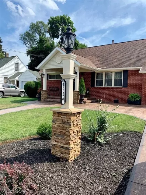 4226 8th St NW, Canton, OH 44708 photo 2