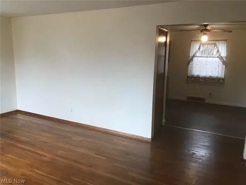 2810 Southlane Dr, Ashtabula, OH 44004 photo 2