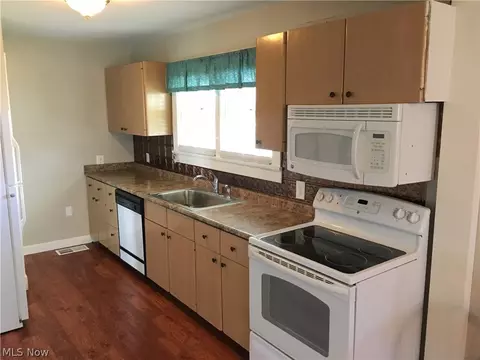 222 Fifield Ave, Conneaut, OH 44030 photo 4