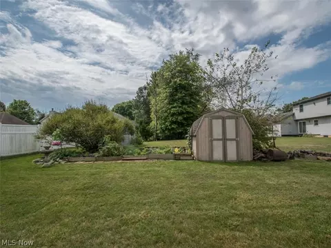 100 Forest Creek Dr, Struthers, OH 44471 photo 32