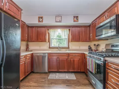 100 Forest Creek Dr, Struthers, OH 44471 photo 9