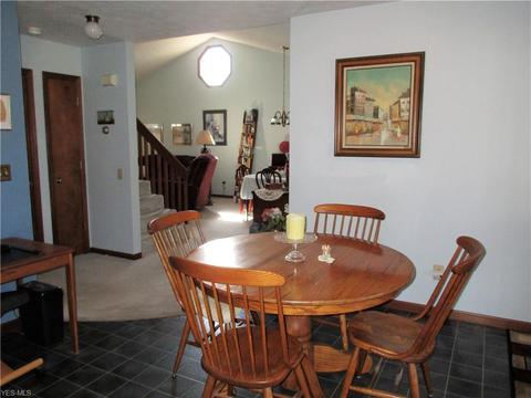 107 E 5th St, Williamstown, WV 26187 photo 12