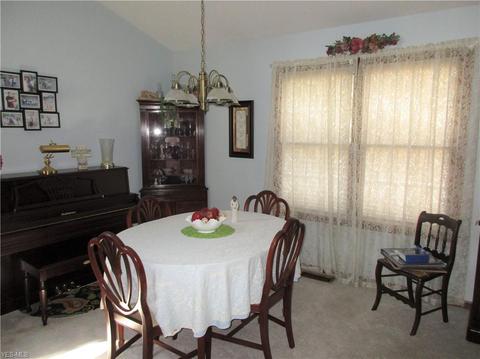 107 E 5th St, Williamstown, WV 26187 photo 7