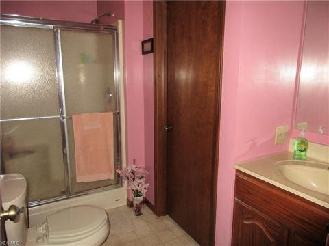 107 E 5th St, Williamstown, WV 26187 photo 20