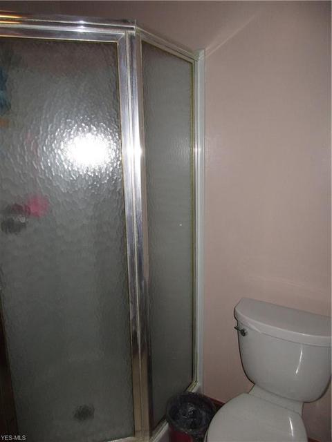 107 E 5th St, Williamstown, WV 26187 photo 17