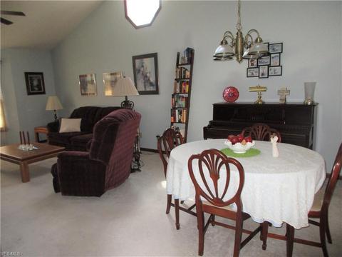 107 E 5th St, Williamstown, WV 26187 photo 8