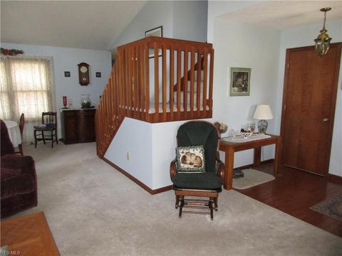 107 E 5th St, Williamstown, WV 26187 photo 4
