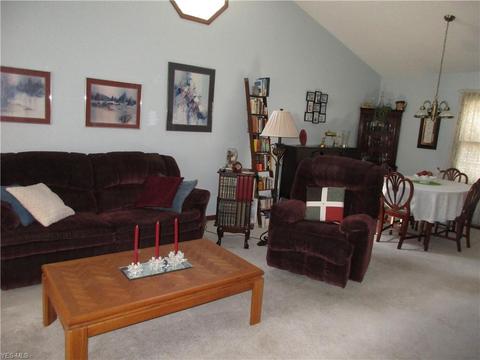 107 E 5th St, Williamstown, WV 26187 photo 3