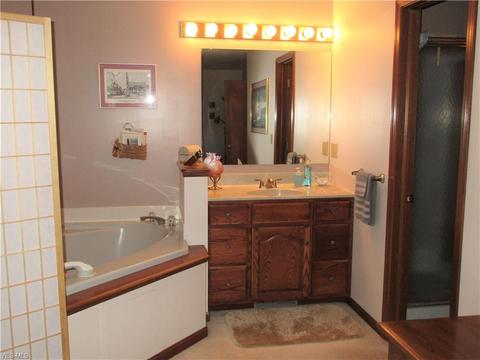 107 E 5th St, Williamstown, WV 26187 photo 16