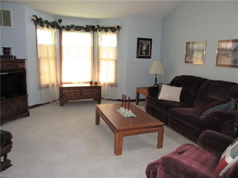 107 E 5th St, Williamstown, WV 26187 photo 5
