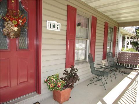 107 E 5th St, Williamstown, WV 26187 photo 2
