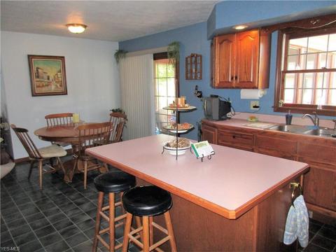 107 E 5th St, Williamstown, WV 26187 photo 10