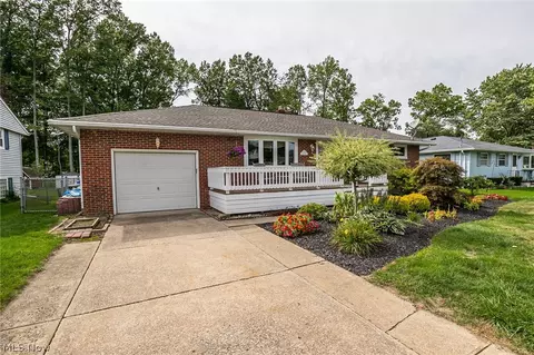 7000 Freeland Dr, Elyria, OH 44035 photo 2