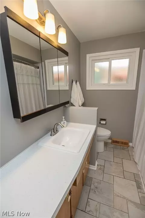 7000 Freeland Dr, Elyria, OH 44035 photo 25