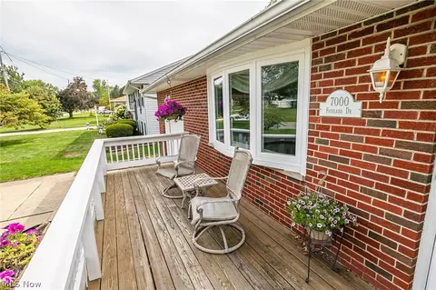 7000 Freeland Dr, Elyria, OH 44035 photo 3