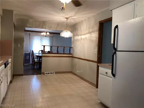 8805 Fenway Dr, Parma, OH 44129 photo 6