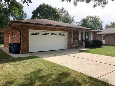 8805 Fenway Dr, Parma, OH 44129 photo 2