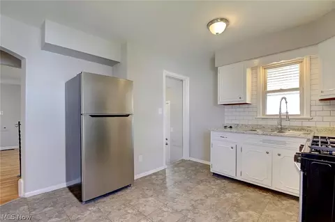 5610 Forest Ave, Parma, OH 44129 photo 8
