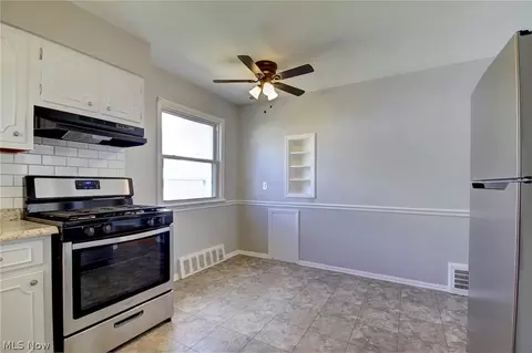 5610 Forest Ave, Parma, OH 44129 photo 9
