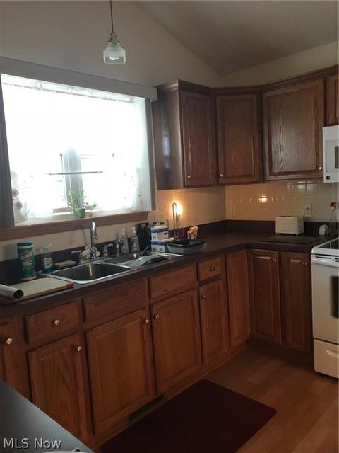 7629 Falling Leaf Dr, Seven Hills, OH 44131 photo 11