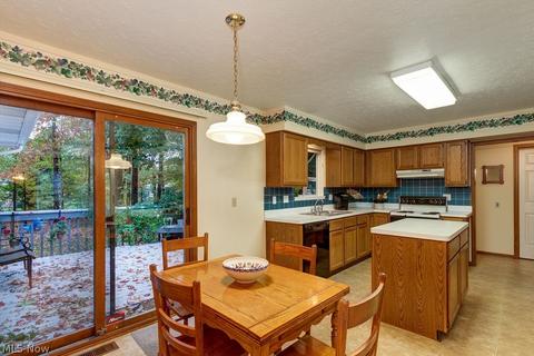 7248 Winchester Dr, Solon, OH 44139 photo 4