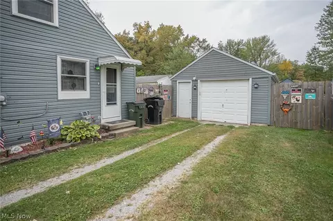 622 Hilliard Rd, Elyria, OH 44035 photo 3