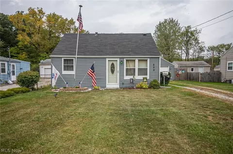 622 Hilliard Rd, Elyria, OH 44035 photo 2