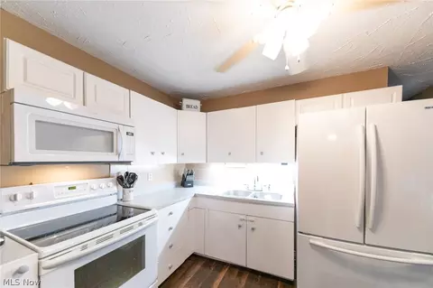 3902 Clinton Ave, Lorain, OH 44055 photo 9