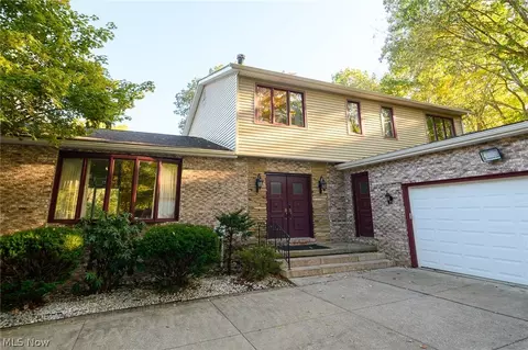 4006 Devonshire Cir, Stow, OH 44224 photo 2