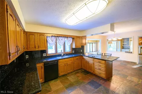 4006 Devonshire Cir, Stow, OH 44224 photo 8