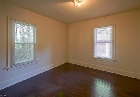1059 N Howard St, Akron, OH 44310 photo 8