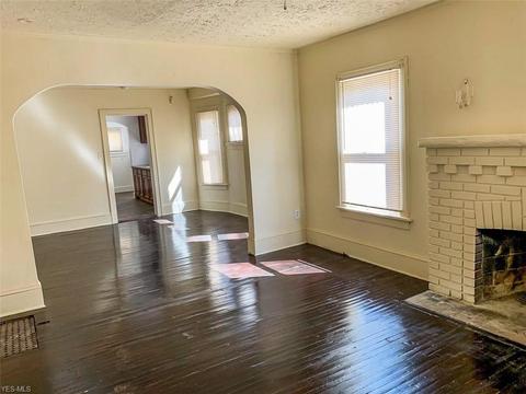 1059 N Howard St, Akron, OH 44310 photo 2