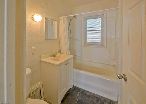1059 N Howard St, Akron, OH 44310 photo 9