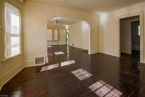 1059 N Howard St, Akron, OH 44310 photo 5