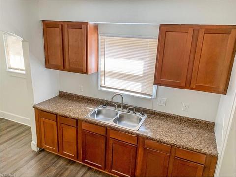 1059 N Howard St, Akron, OH 44310 photo 6