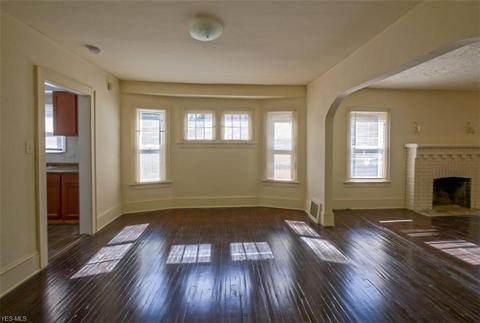 1059 N Howard St, Akron, OH 44310 photo 4