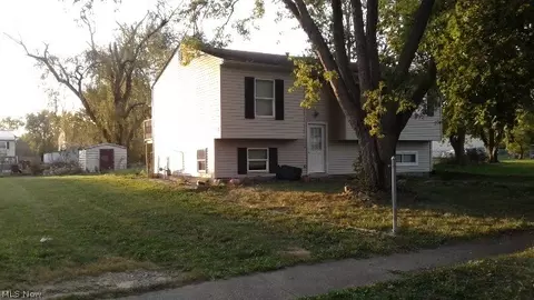 9025 Spring Dr, Windham, OH 44288 photo 2