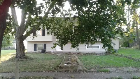 9025 Spring Dr, Windham, OH 44288 photo 3