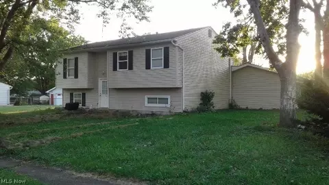 9025 Spring Dr, Windham, OH 44288 photo 4