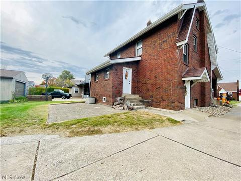182 Como St, Struthers, OH 44471 photo 3