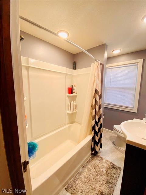 182 Como St, Struthers, OH 44471 photo 15