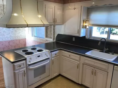 524 Grandview Ave NW, Canton, OH 44708 photo 2