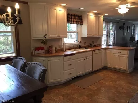 103 Schaar Dr, Dover, OH 44622 photo 4